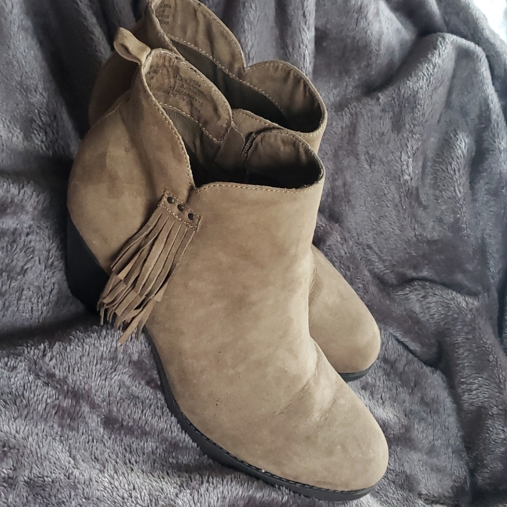 Size 10 tassel heel booties faux suede brown tan